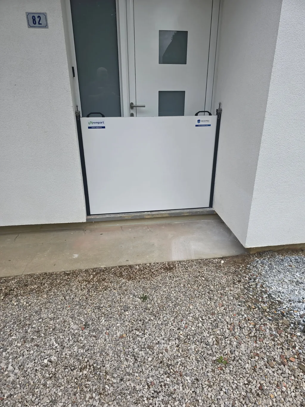 Protection Fortéos posée sur une porte